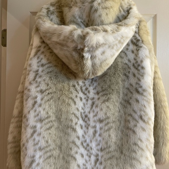 Westbound Women's Plush Teddy Jacket in Cream and Tan - Picture 7 of 7